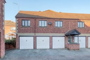 24 Exbury Place, St Peters, Worcester, WR5 3TP